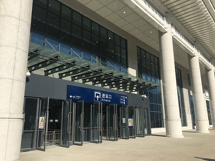 全國、省市政協(xié)委員體驗蘭渝鐵路、視察階州廣場