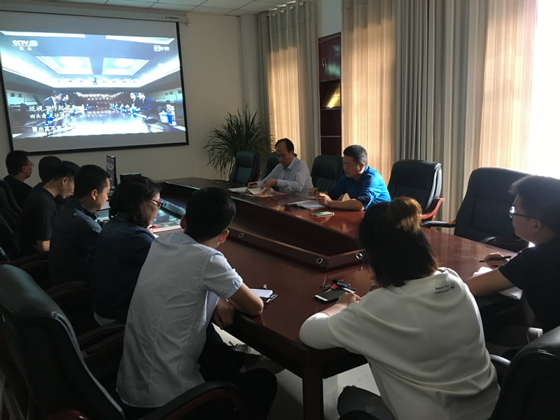 市龍江城鄉(xiāng)發(fā)展集團(tuán)公司集體學(xué)習(xí)《習(xí)近平的七年知青歲月》并觀看《巡視利劍》專(zhuān)題片