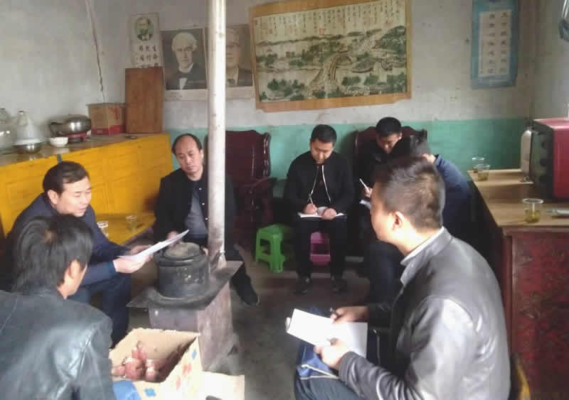 市龍江城鄉(xiāng)發(fā)展集團(tuán)公司總經(jīng)理李錄順一行赴文縣橋頭鎮(zhèn)安子坡村開展扶貧幫扶工作