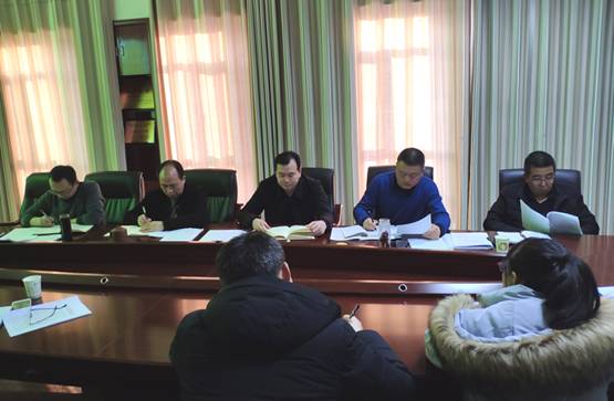 隴南市龍江城鄉(xiāng)發(fā)展集團(tuán)公司召開黨委中心組理論學(xué)習(xí)(擴(kuò)大)會(huì)議