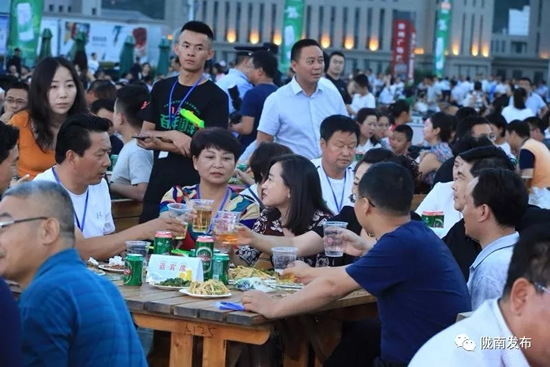 好嗨喲！隴南第一屆青島啤酒節(jié)開幕啦，為期8天