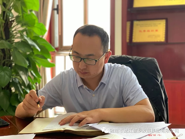 市龍江集團(tuán)“不忘初心、牢記使命”主題教育讀書班舉行結(jié)班式