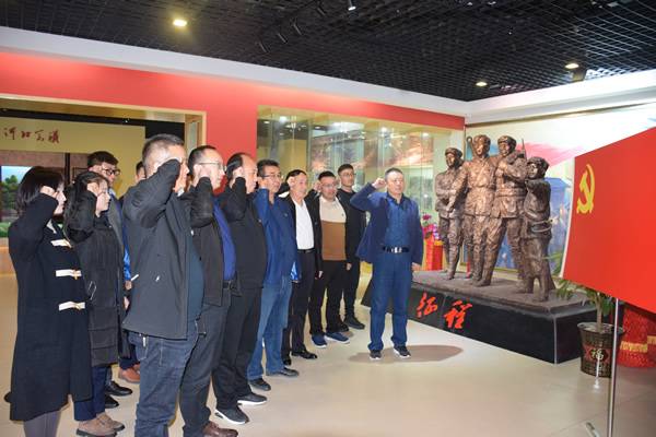 市龍江集團開展“不忘初心、牢記使命”主題黨日活動